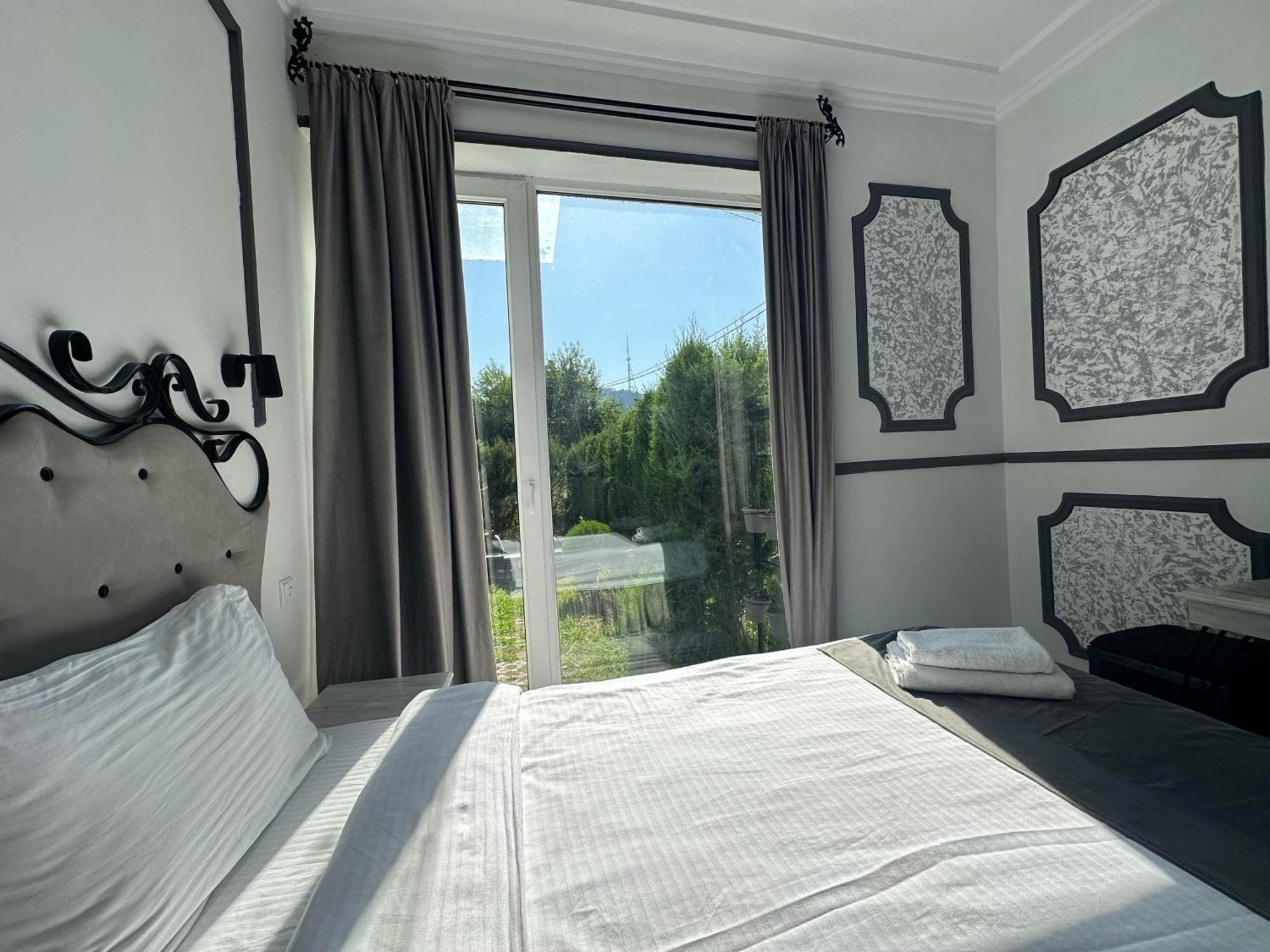 The One Boutique Hotel Тбилиси Екстериор снимка