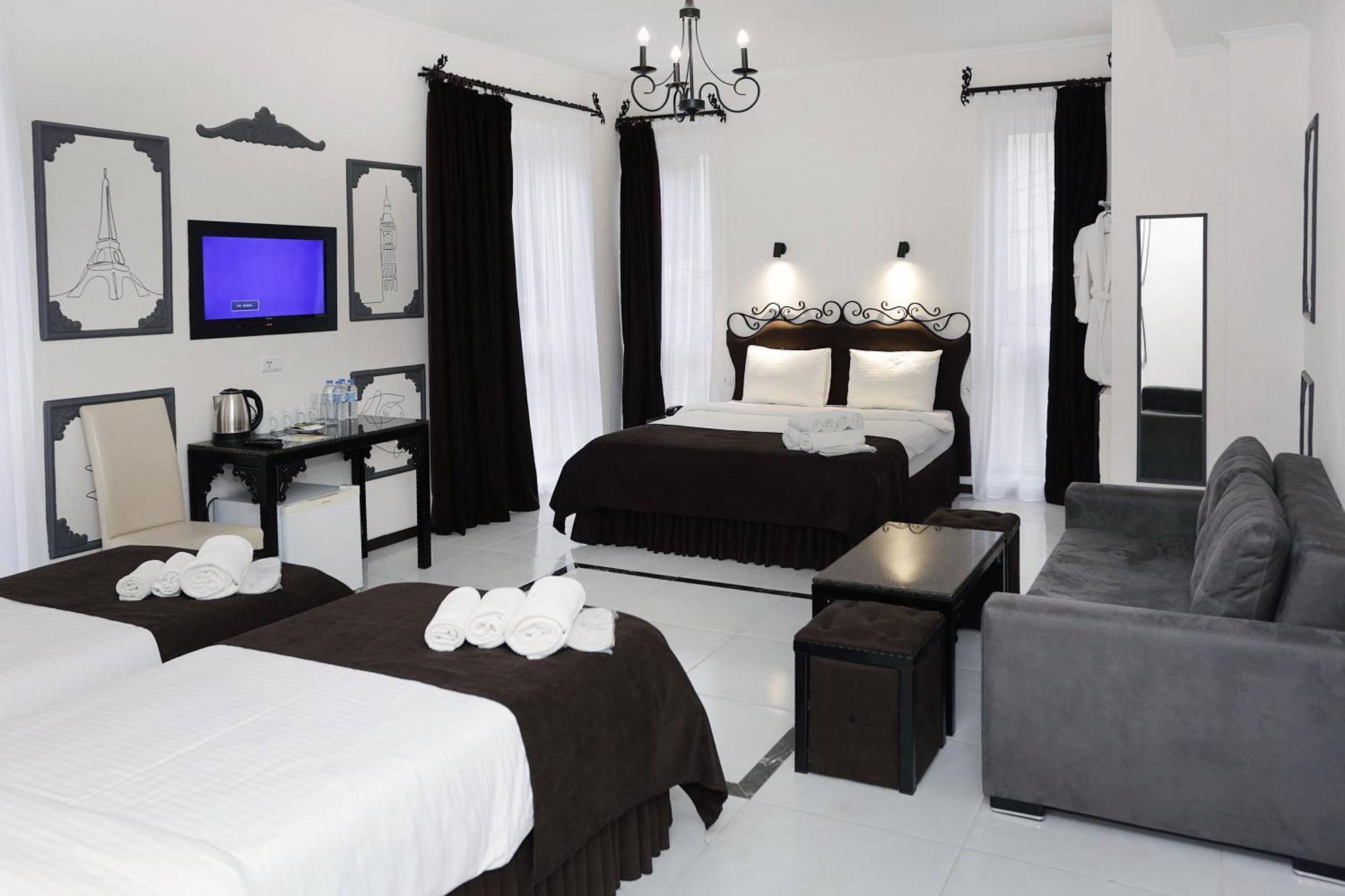The One Boutique Hotel Тбилиси Стая снимка