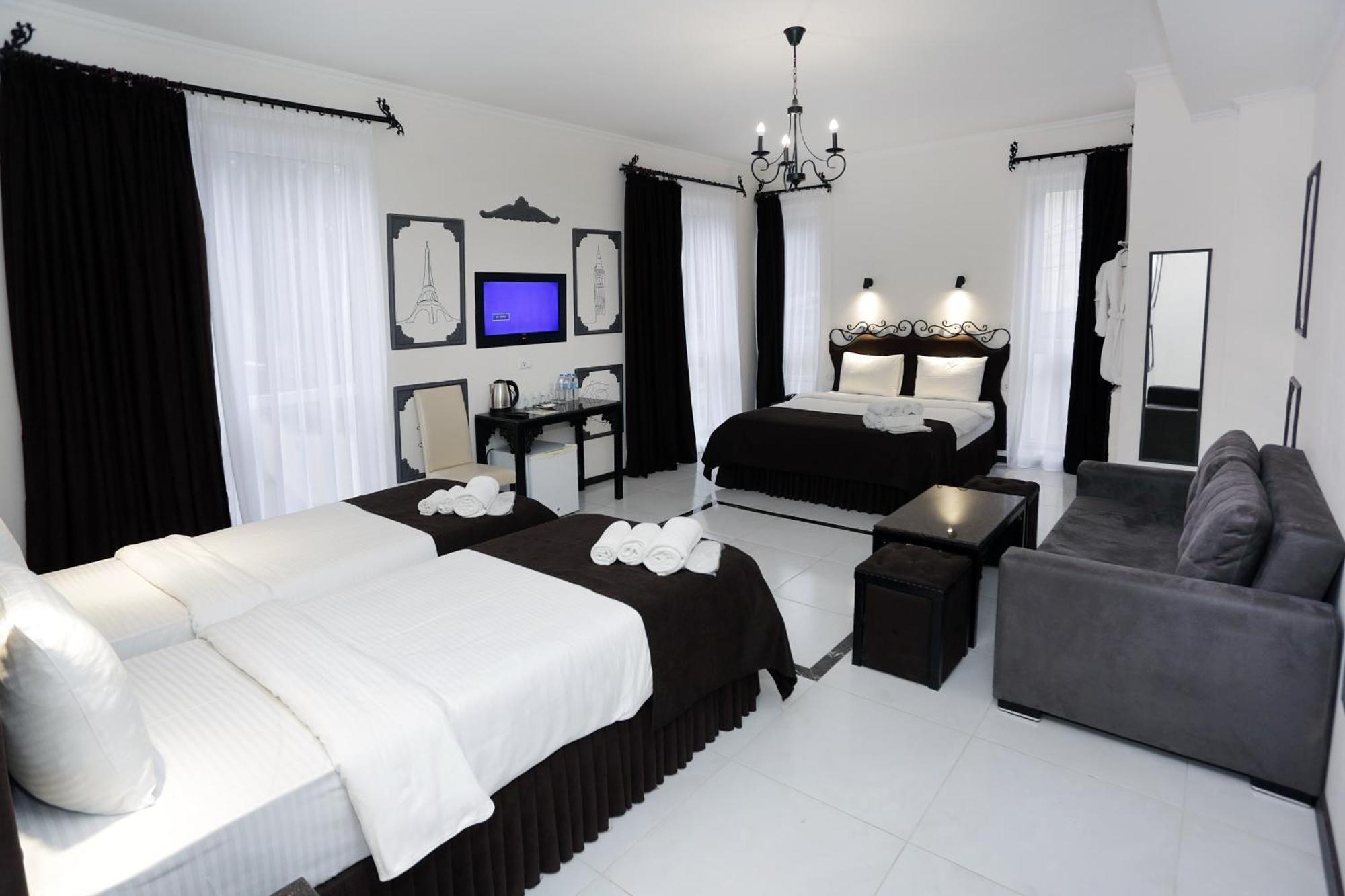 The One Boutique Hotel Тбилиси Стая снимка