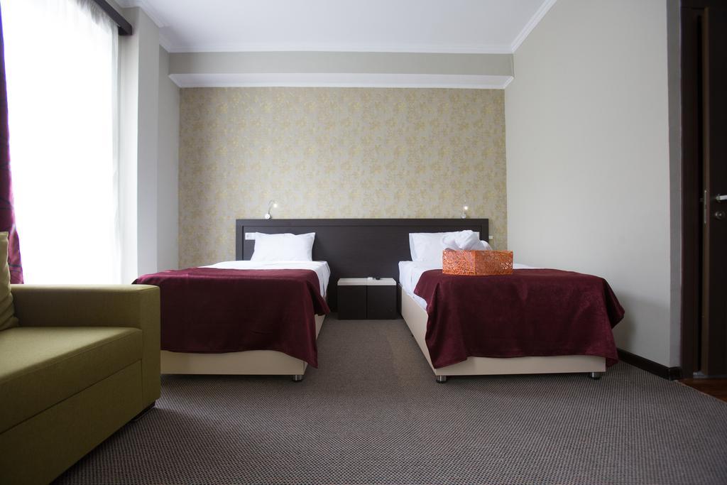 The One Boutique Hotel Тбилиси Екстериор снимка