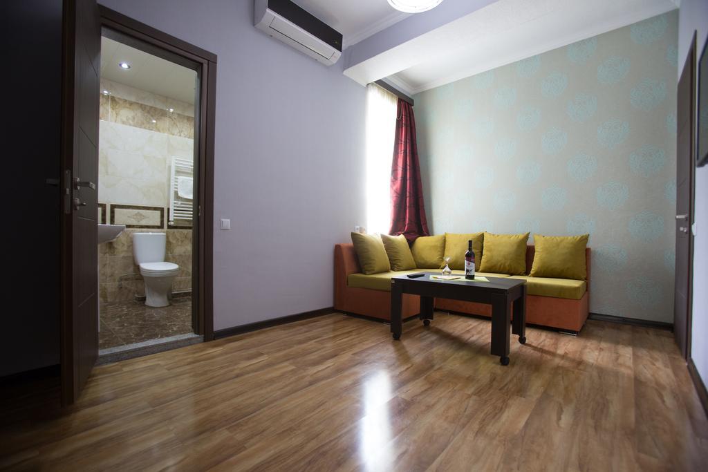 The One Boutique Hotel Тбилиси Екстериор снимка