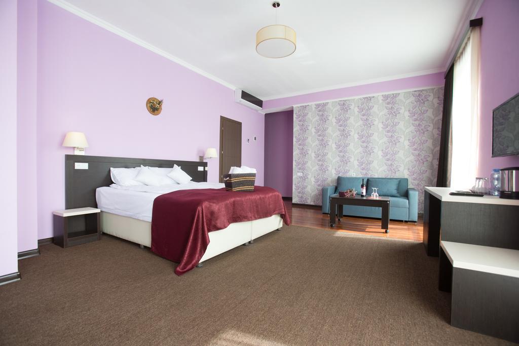 The One Boutique Hotel Тбилиси Екстериор снимка