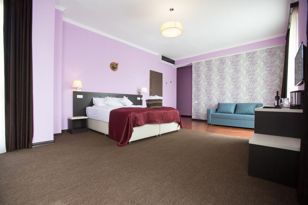 The One Boutique Hotel Тбилиси Екстериор снимка