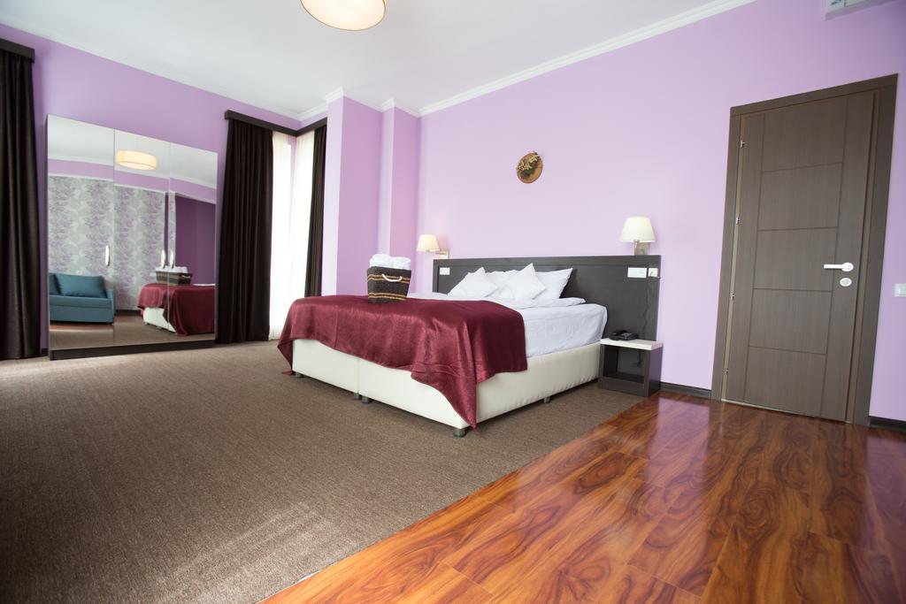 The One Boutique Hotel Тбилиси Екстериор снимка