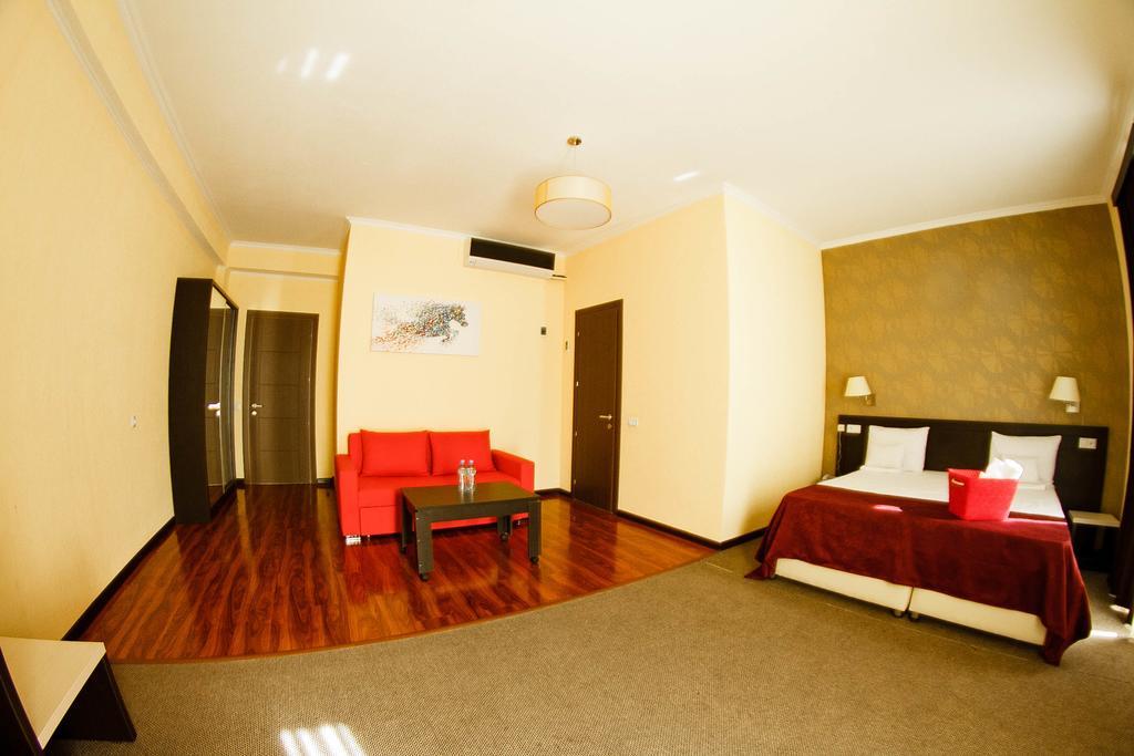 The One Boutique Hotel Тбилиси Екстериор снимка