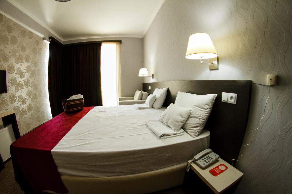 The One Boutique Hotel Тбилиси Екстериор снимка
