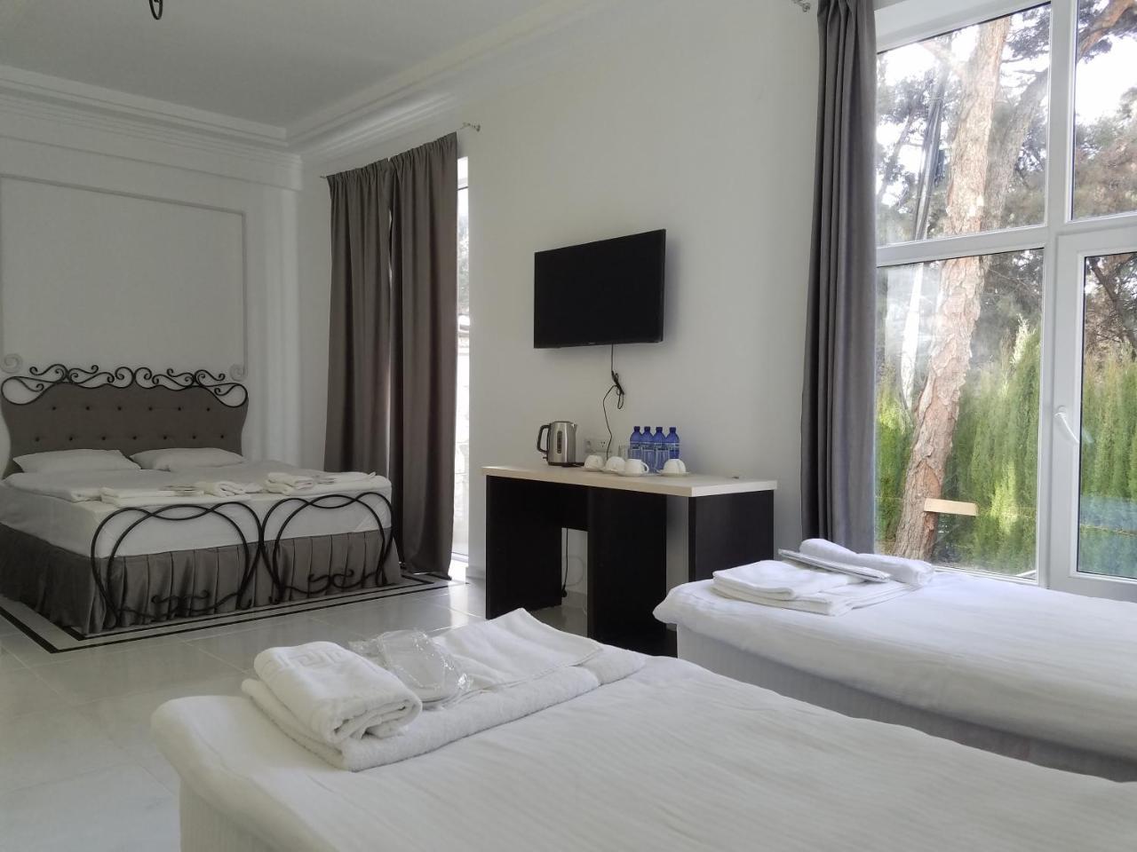 The One Boutique Hotel Тбилиси Екстериор снимка